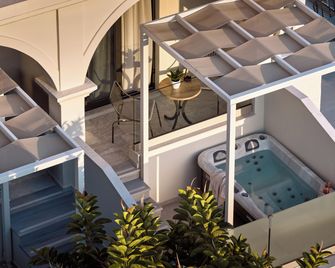 Nikon Boutique Hotel - Kalamaki