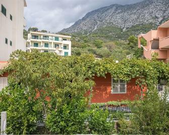 Apartments Ante - Igrane - Outdoors view
