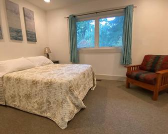 Guests have access to 200 ft of private beach & sand dunes on Lake Michigan. - Sawyer - Habitación