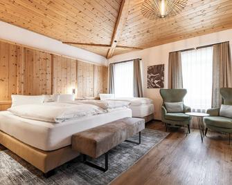 Hotel Baer & Post Zernez - Zernez - Bedroom