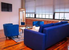 Cozy Stylish Downtown Loft - St. Louis - Living room