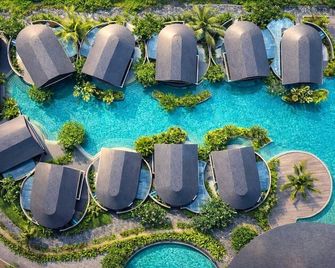 Quenzo Beach Resort - פדנגבאי - בריכה