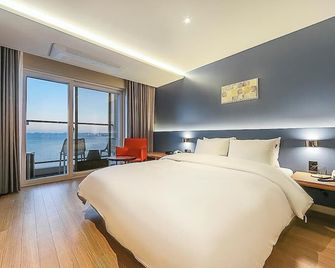 Brown Dot Yeongildae Beach in Pohang - Pohang - Bedroom