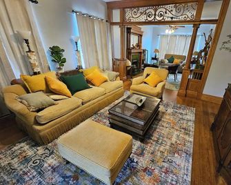 Stunning Large 6 Room Rental 1000sq ft. - LaPorte - Living room