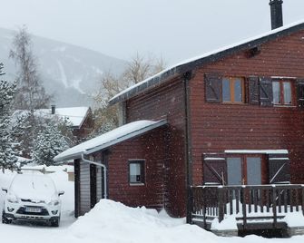 Jolie Chalet 3 Faces Eyne 2600 Station Cambre D'aze - 에느 - 건물