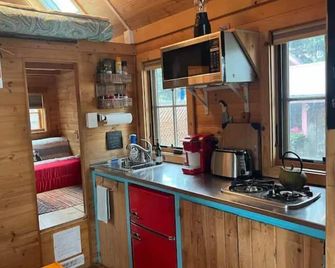 The Gypsy Getaway a Tiny House Retreat - Nederland - Cocina