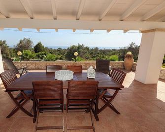 Charming House in Salve with Sea View - Salve - Balkón