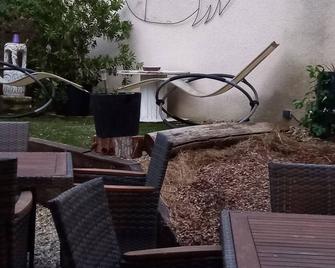 Beautifully decorated room close to Beauval zoo and Chenonceaux castle - Céré-la-Ronde - Patio