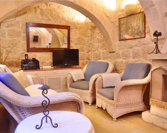 Charming House in Ix - Xewkija with Terrace and Barbecue - Xewkija - Living room