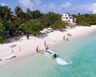 Palm Gate Maldives - Thulusdhoo - Beach