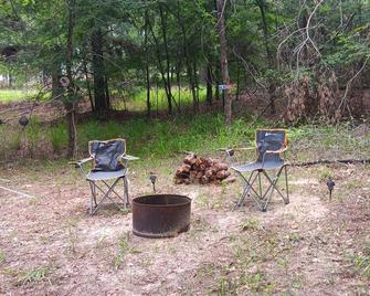 Travel Trailer with Wi-Fi at Fabulous Bok Vegas Interactive Petting Zoo and Farm - Palestine - Terasa