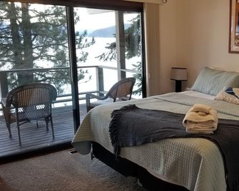 Family-Friendly Lakefront Home with Pier and Buoy - Tahoma - Bedroom