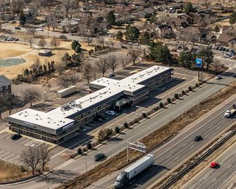 Apple Inn and Suites - Wheat Ridge - Building