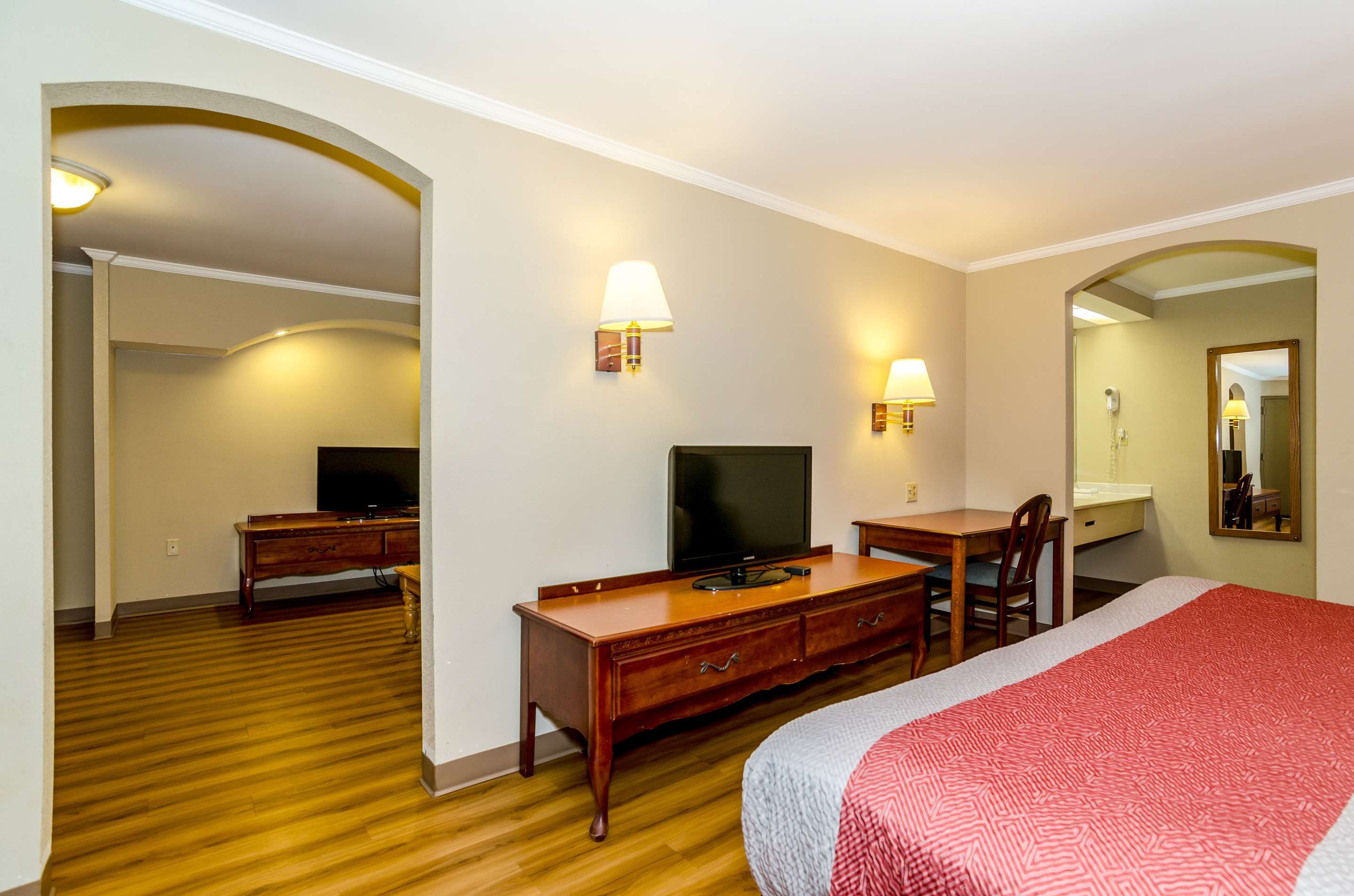 Bedroom view of Motel 6 Newark