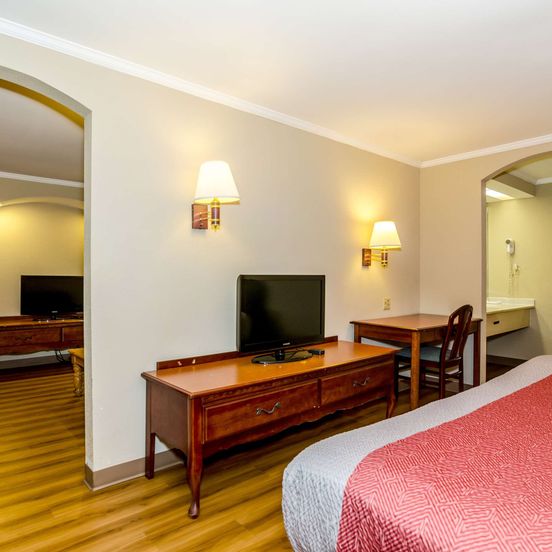 Bedroom view of Motel 6 Newark