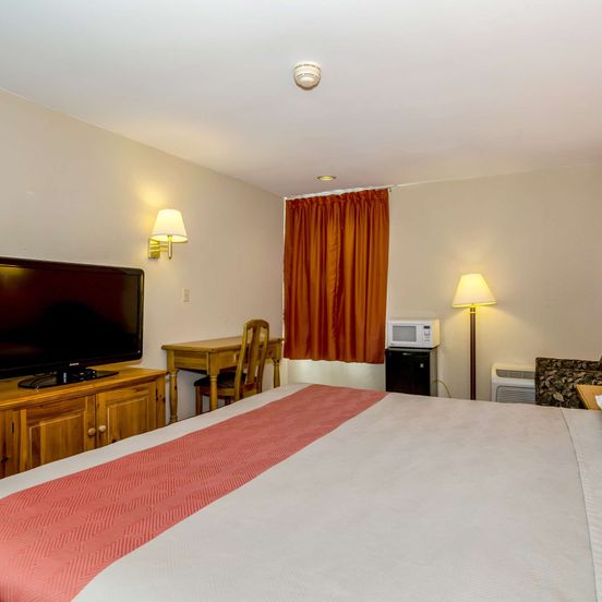 Bedroom view of Motel 6 Newark