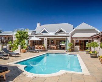 Summit Place Guest House - Constantia - Pool