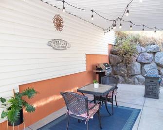 Charming Winniedroptrailer With Cozy Patio - Farmington - Patio