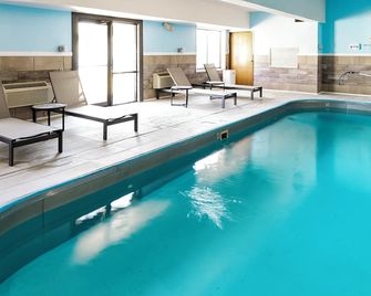 Wingate by Wyndham Owensboro - Owensboro - Pool