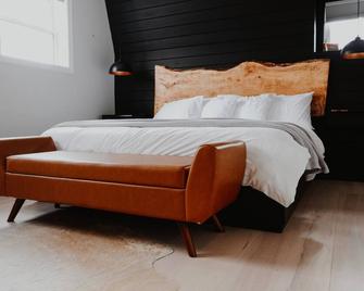 Luxury Kings Heritage House - Kingsville - Bedroom