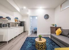 Spacious Newly Renovated 1 Bedroom Suite - Halifax - Living room