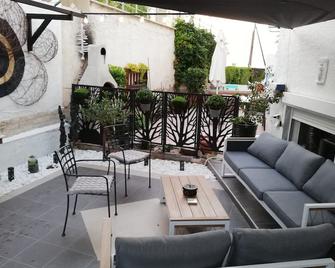 Jani's Beach House, 30meter from the beach , 9 km from the airport - Thérmi - Balcon