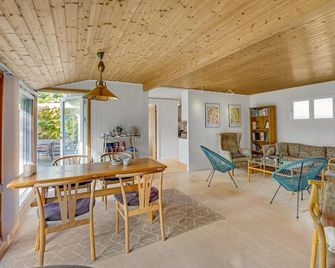 3 Bedroom Stunning Home in Hoejby - Højby - Comedor