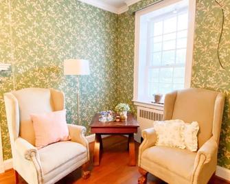 Picture room at The Vintage Oak Estate and venue - Mount Airy - Living room
