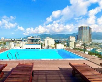 Royal Beach Hotel by Thg - Đà Nẵng - Bể bơi