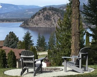 Sweet Suite Views: 1 Bedroom Suite/ Sweeping Lake View/ Nearby Beaches/Sunsets. - Blind Bay - Patio