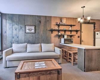 Cozy Big Sky Studio about 1 Mile to Mtn Village! - Big Sky - Pokój dzienny