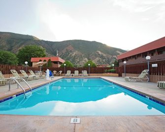 Glenwood Springs Cedar Lodge - Glenwood Springs - Zwembad