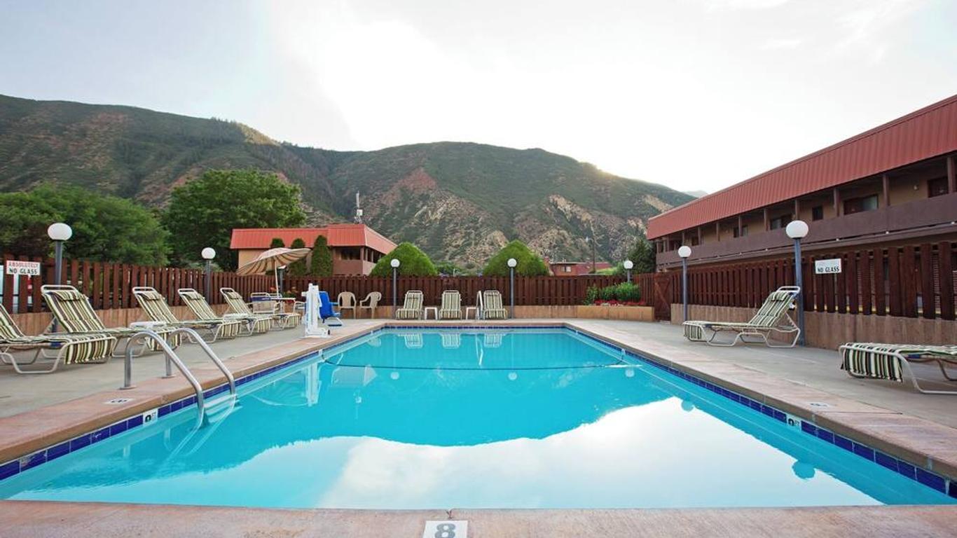 Glenwood Springs Cedar Lodge