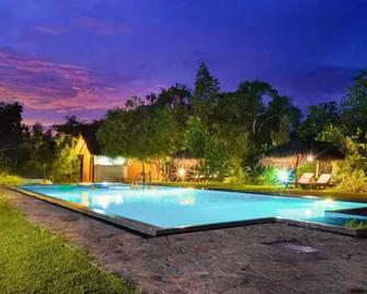 Happy Man Village - Bentota - Basen