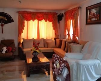 Enjoy your stay at Govenors Hills Subdivision General Trias cavite - General Trias - Living room