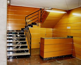 Hostal Intercentro - Granada - Stairs