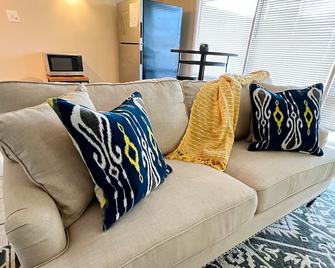 Capital City Condo #8 - Frankfort - Living room