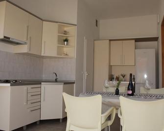 Beach Apartment Don Filippe - Zavalatica - Cuina
