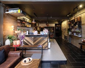 Sailomyen Cafe & Hostel - Vientiane - Bar