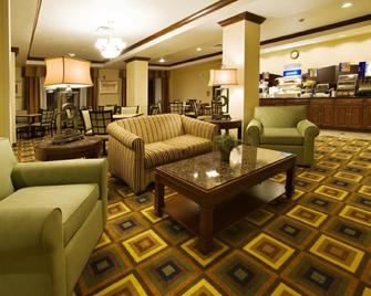 Holiday Inn Express & Suites Childress - Childress - Lounge