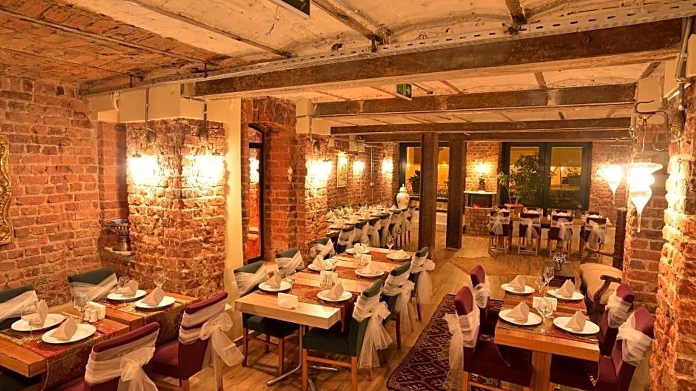 باي مورات كراون هوتل