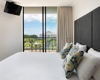 Mantra Esplanade - Cairns - Bedroom