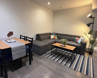 Adorable 2 Bedroom Suite in Willoughby, Langley - Langley Township