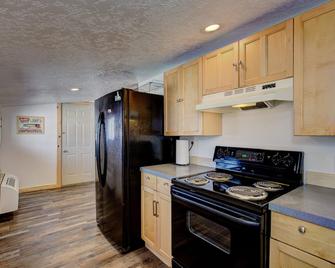2 Bedroom Suite, Full Kitchen, Non-Smoking - Cascade - Cocina