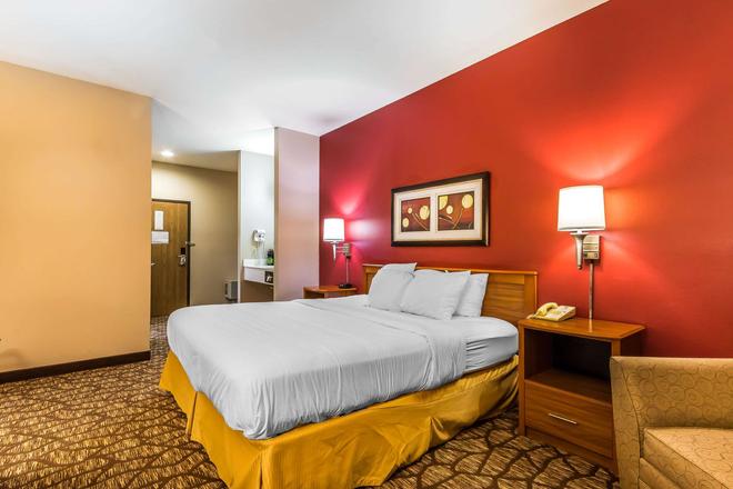 Quality Inn Suites Chesterfield Village 70 1 0 4
