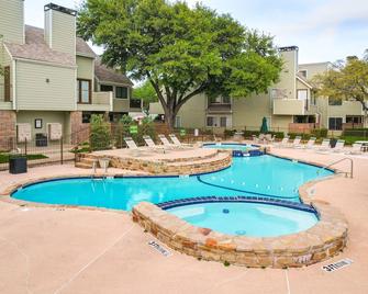 Condo with Pool Access 3 Mi to Downtown Fort Worth! - Fort Worth - Pool