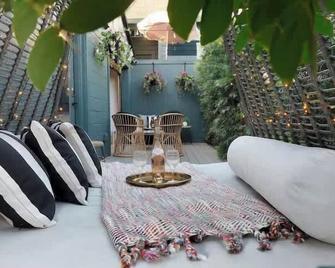 Quaint Studio for 2 in the Heart of Little Italy - San Diego - Patio