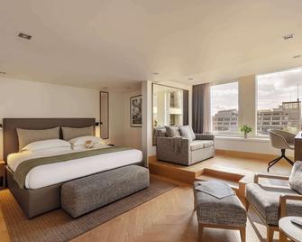 Royal Garden Hotel - London - Bedroom