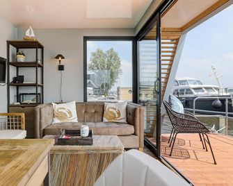 Luxe houseboat Smûk - Grou - Obývací pokoj