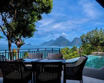 Perch El Nido's Seaview Villas overlooking Marimegmeg - El Nido - Balcón